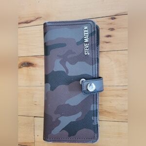 Steve Madden Camouflage Wallet